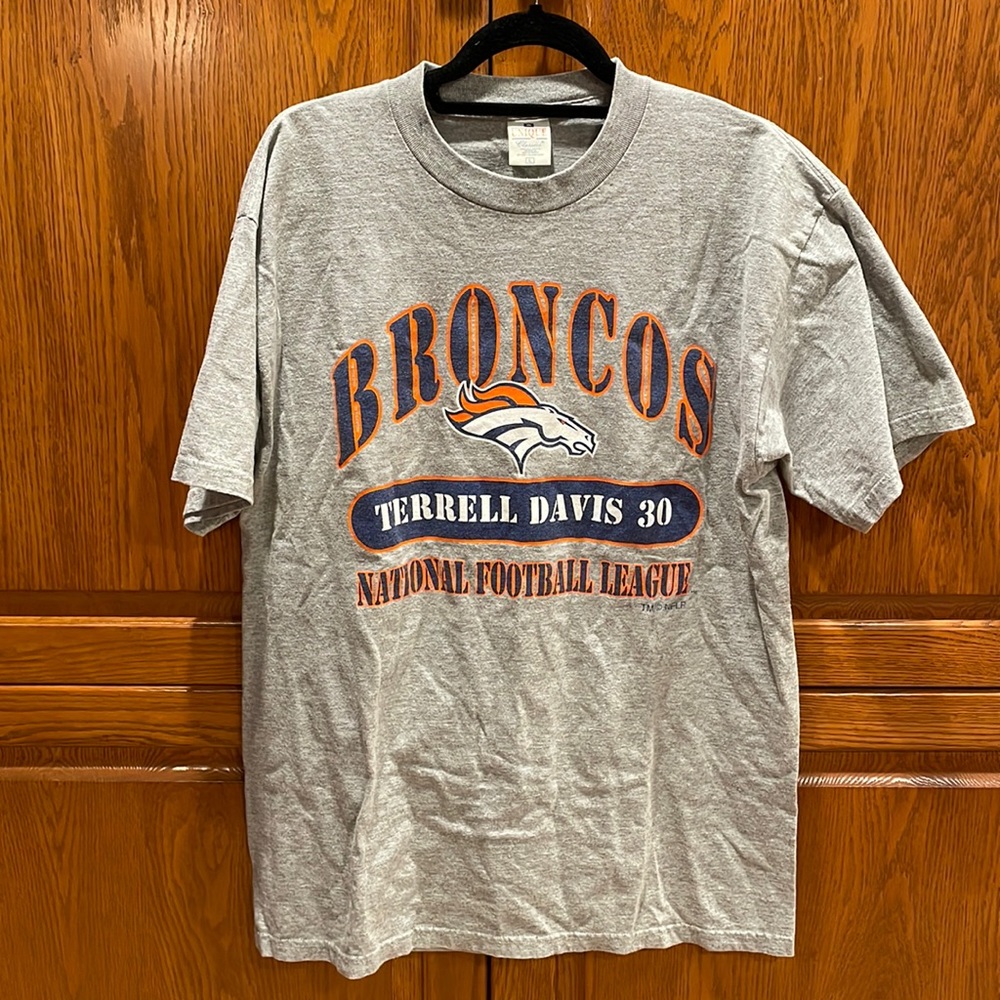 Denver Broncos size L Davis t-shirt